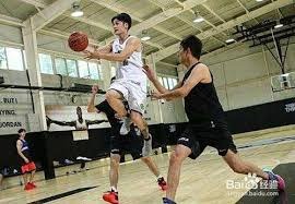 皇马曼联拜仁等豪门争夺里尔18岁中场布阿迪，转会费6000万欧